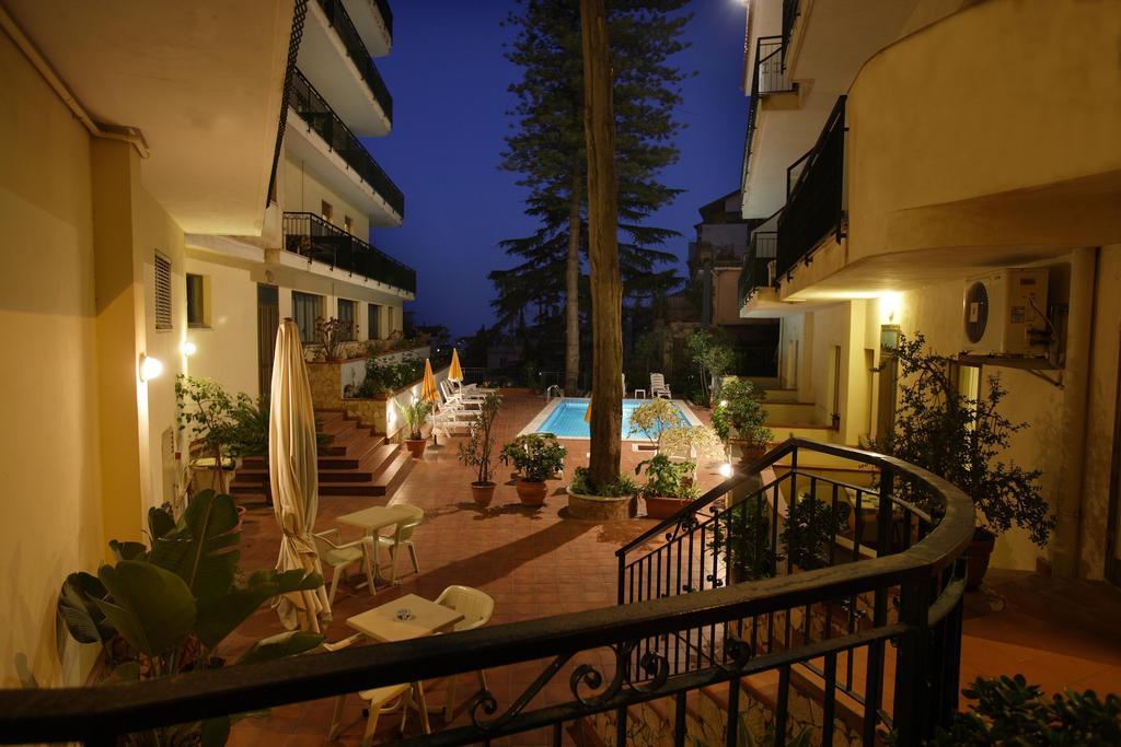 Hotel Soleado Taormina Bagian luar foto